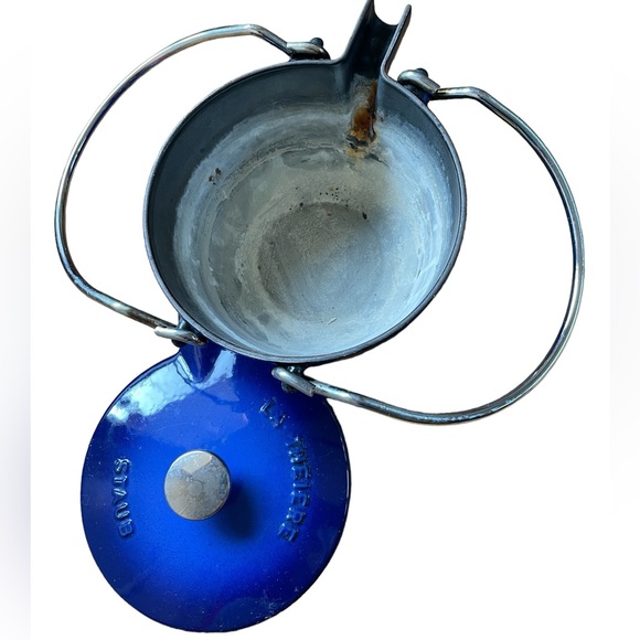 Staub blue 1qt kettle. Long lasting quality. Priced to sell. make an offer - Picture 4 of 4